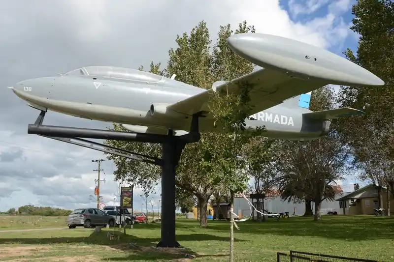 Historia – Aviación Naval: Monumento en Chascomús en honor a los ex combatientes de Malvinas