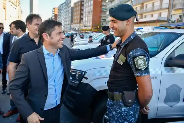 "Damos este auxilio porque la política de seguridad requiere cantidad de policías con doctrina, con entrenamiento, medios logísticos, inteligencia y comunicaciones integradas", afirmó el gobernador.