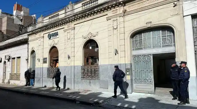 Un grupo asaltó y atacó a los tiros la sede de la UOCRA Paraná