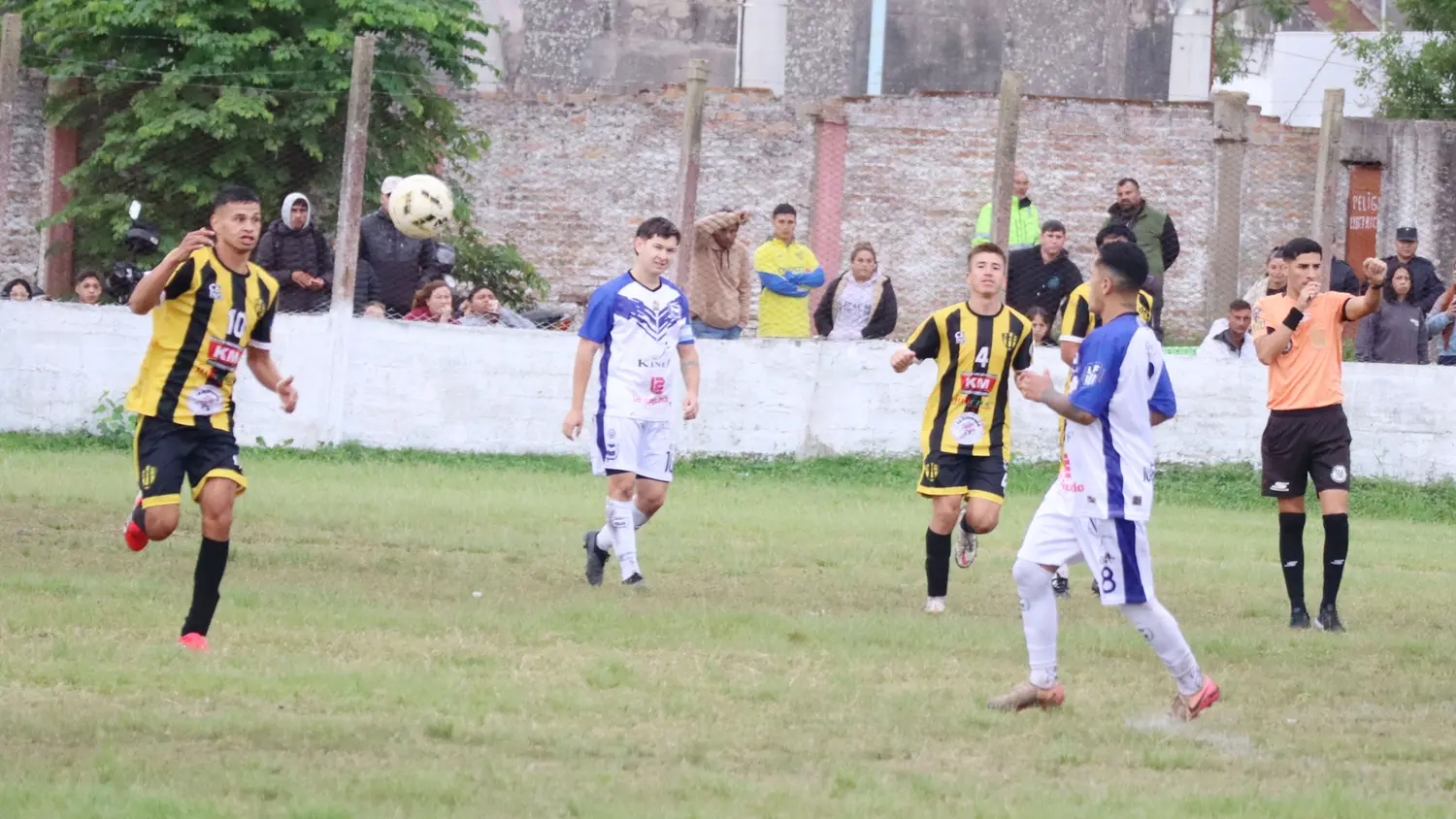 Ferro ganó su cuarto partido y no afloja. Almirante Brown bajó a Victoria