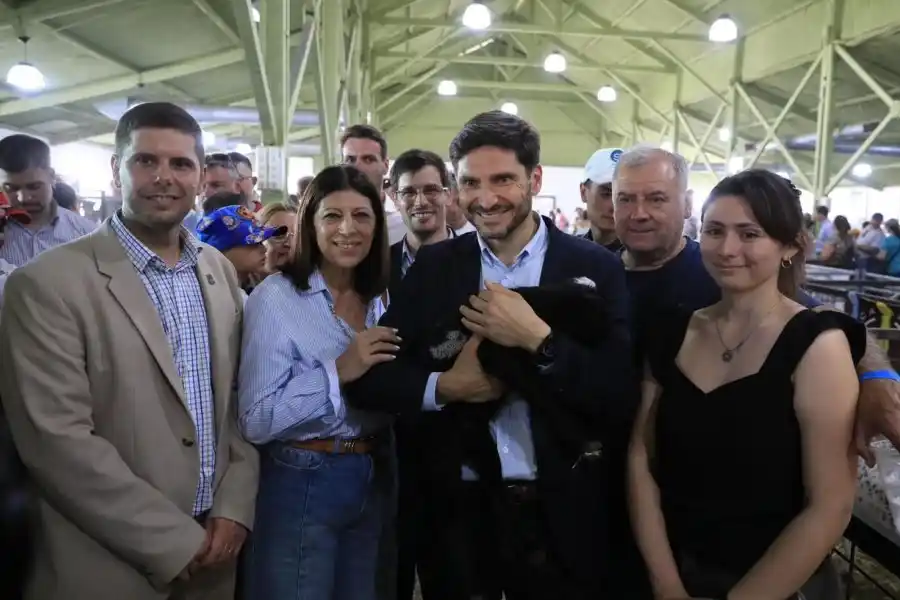 El gobernador Pullaro recorrió la Exposición Rural