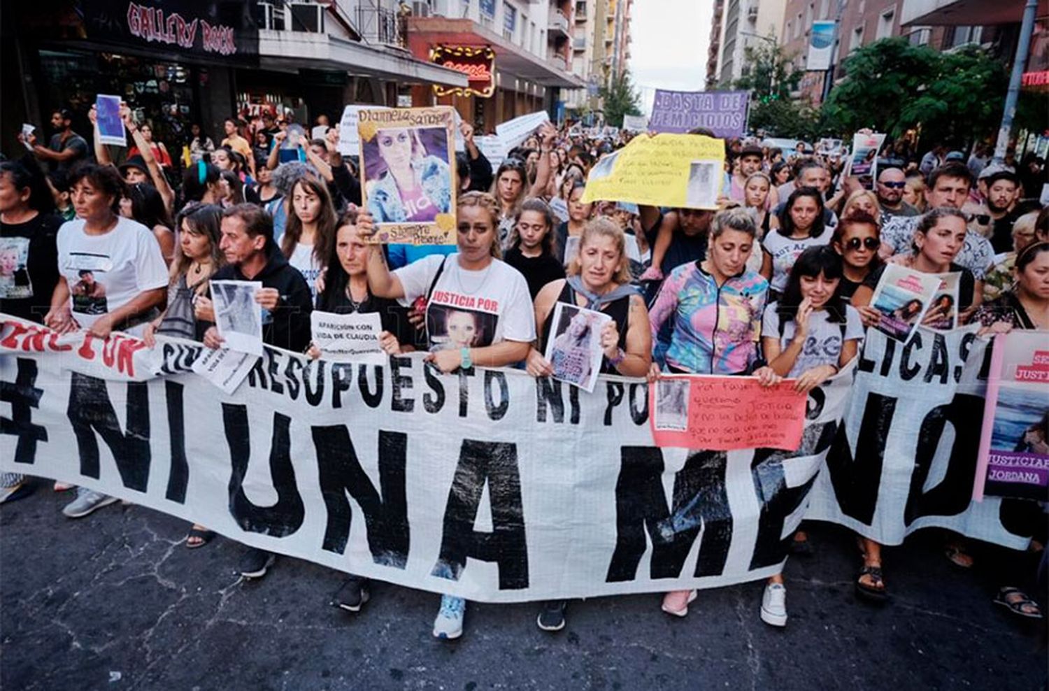 Mujeres y diversidades marchan al grito de "Ni Una Menos"