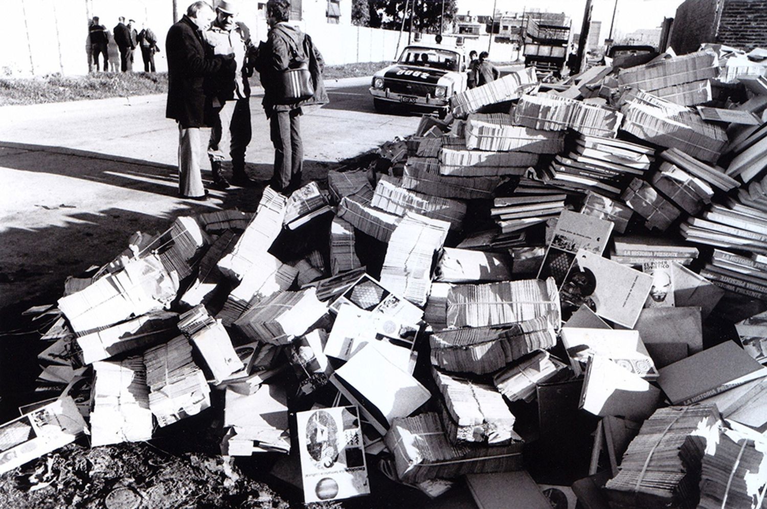 Hace 41 años la dictadura militar quemaba 24 toneladas de cultura nacional en Avellaneda