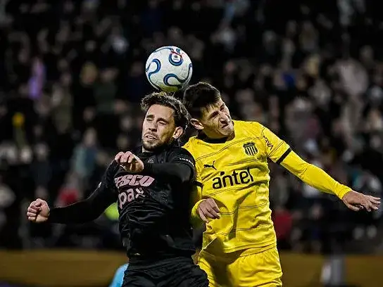 Platense empató con Peñarol y puso un pie en octavos