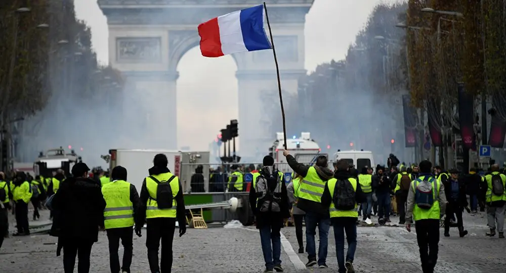 PARÍS EN LLAMAS: al menos 46 detenidos y 23 policía heridos