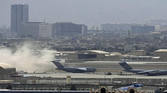 A 48 HORAS DE LA SALIDA DE EE.UU. DE AFGANISTÁN: atacan con seis cohetes al aeropuerto de Kabul