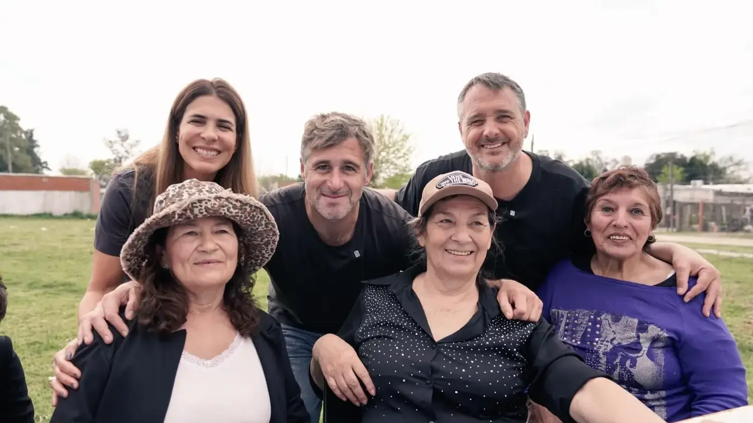 Achával, Peralta y Laurent acompañaron a adultos mayores de Derqui.