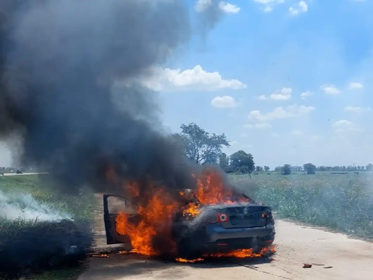 ¿Qué pasó con el auto incendiado en Caseros y la Autovía 19?