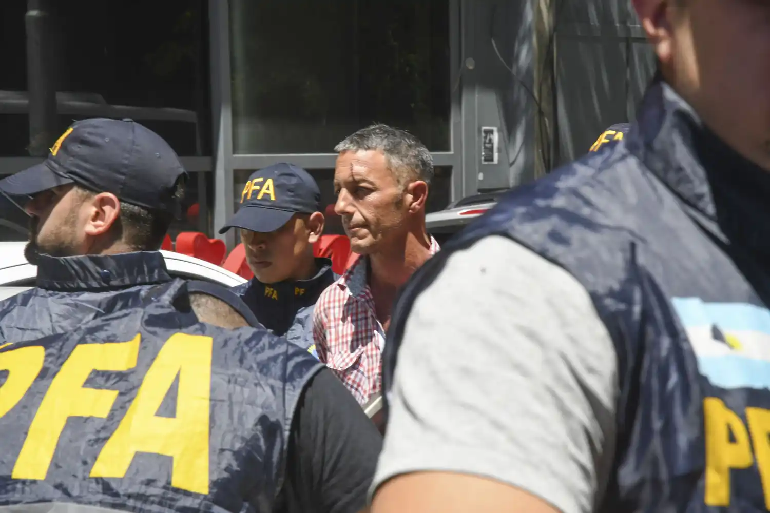 Detuvieron al hombre que le arrojó un botellazo al presidente Milei