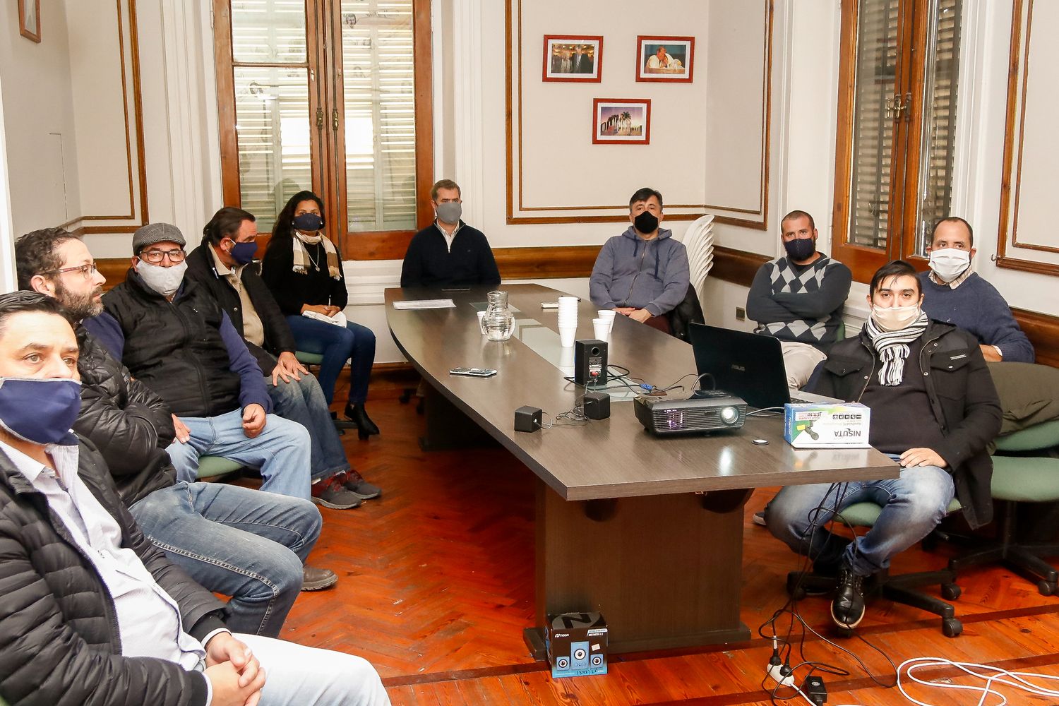 Un barrio, una escuela y refacciones edilicias, la agenda de Piaggio con el sector cooperativo