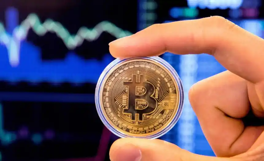 Y, como estaba anunciado, la burbuja del bitcoin pinchó