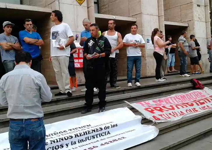 Padres exigen a la Justicia poder ver a sus hijos