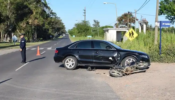 Choque entre una moto y un Audi dejó dos mujeres lesionadas