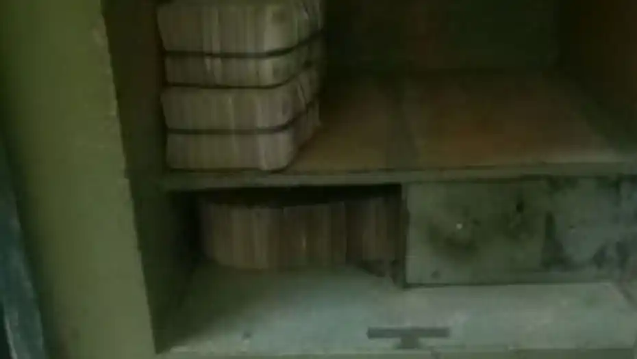 Encuentran $ 800.000 en la caja fuerte de una comisaría y echan a 7 policías