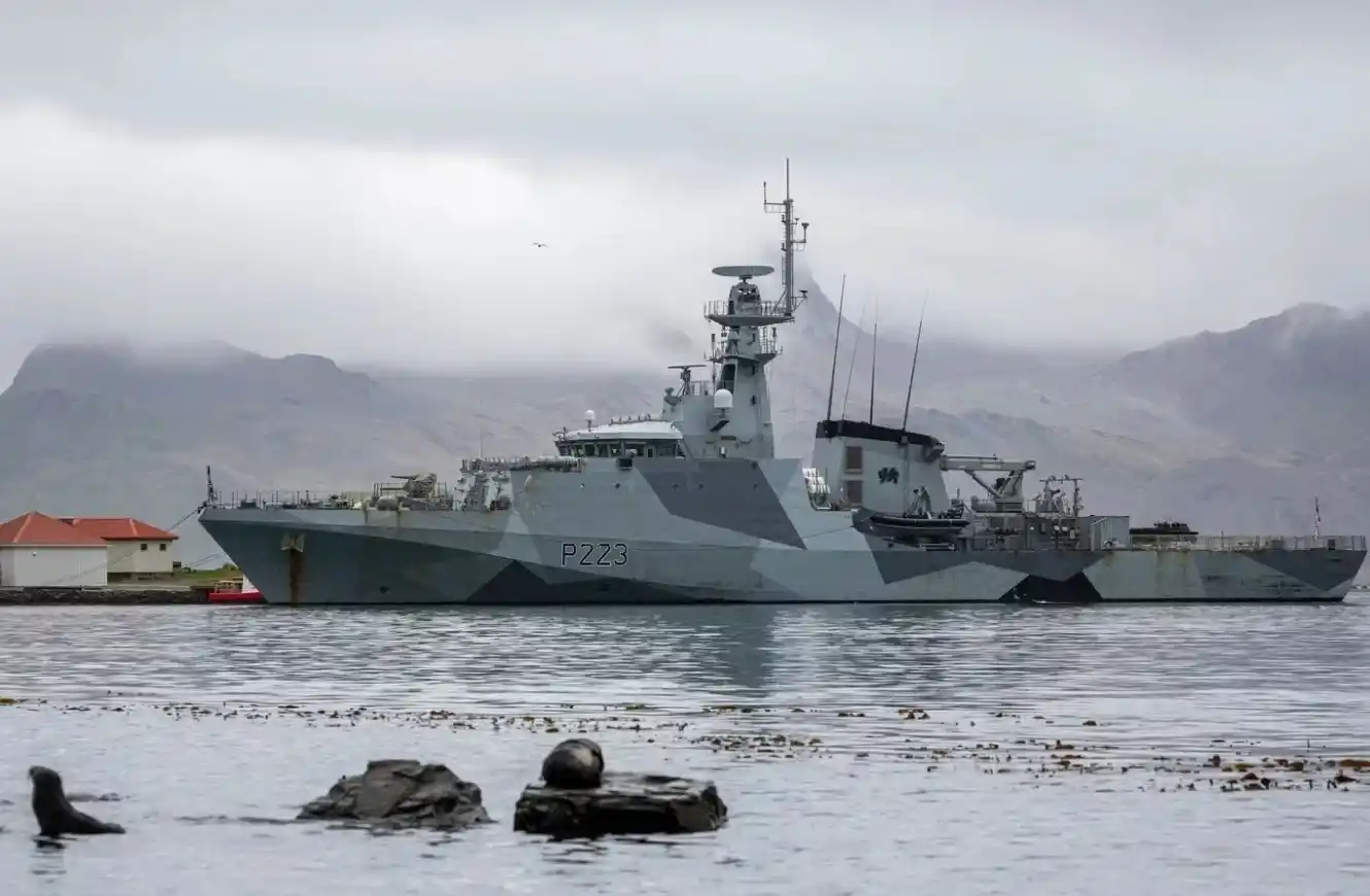 El Gobierno de Tierra del Fuego cuestionó el paso del buque militar británico HMS Medway por aguas bajo jurisdicción argentina.