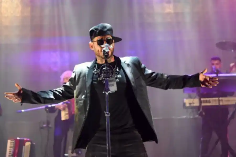 El cantante Ulises Bueno sería sometido a una cirugía de la garganta, ¿qué le sucede?