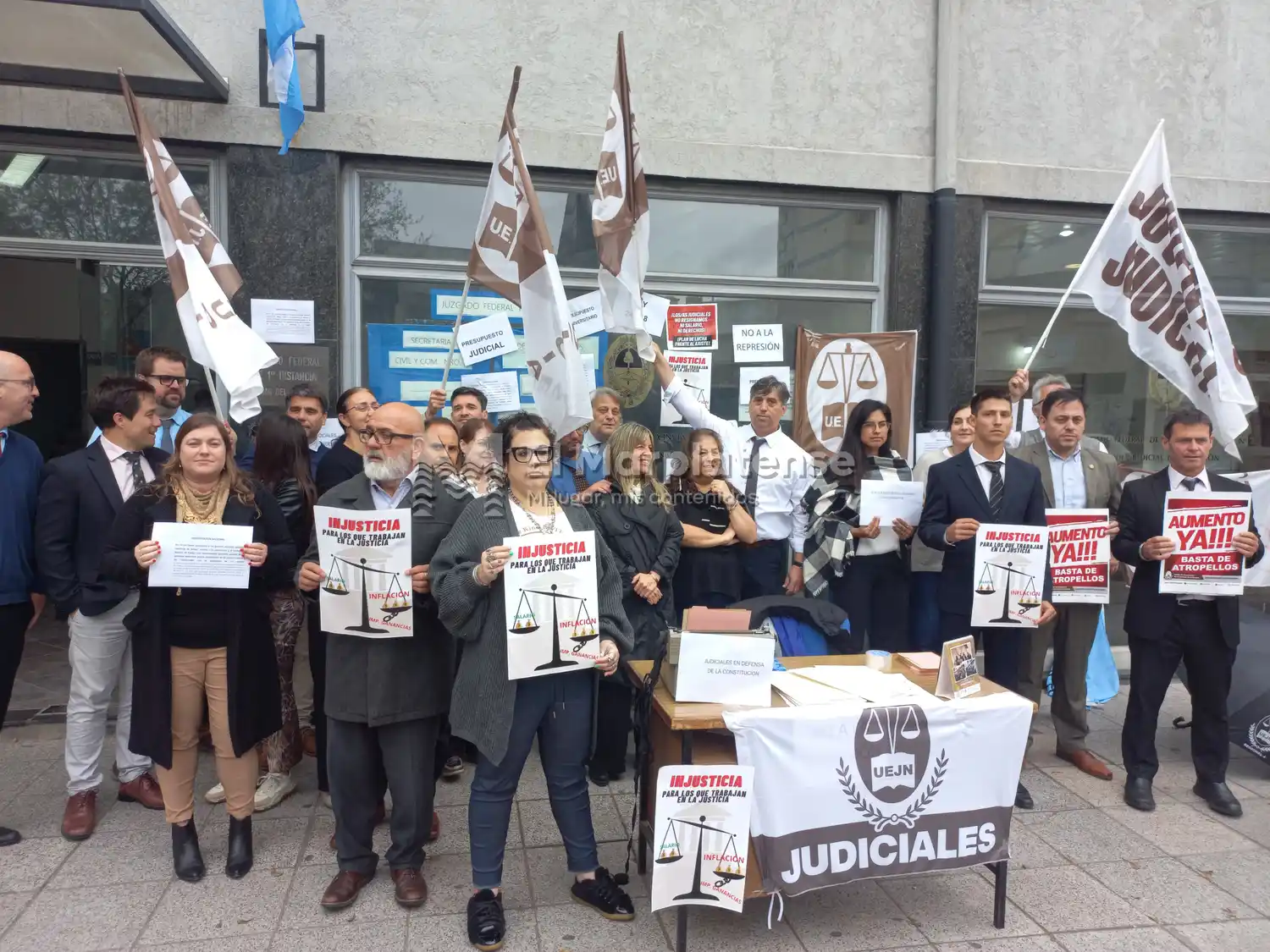 Los trabajadores del sector se manifestaron en las puertas del Juzgado Federal N°2.