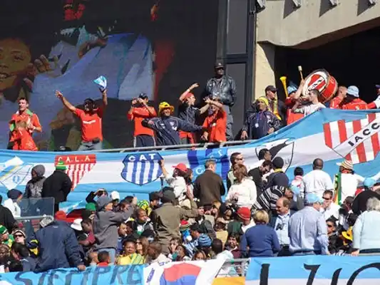 Barras argentinos violaron la seguridad y entraron al Maracaná