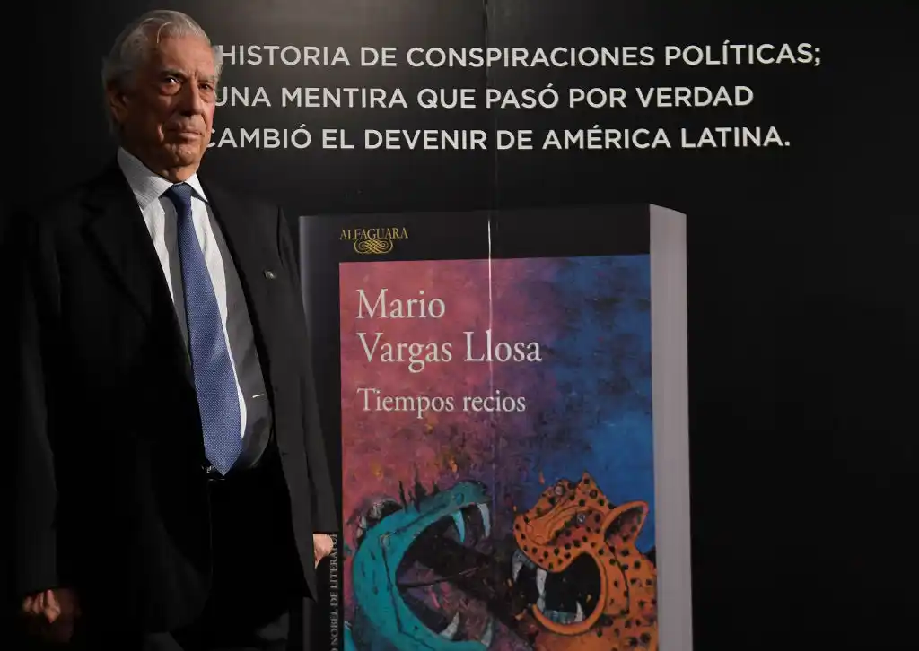 Mario Vargas Llosa presenta “Tiempos recios”