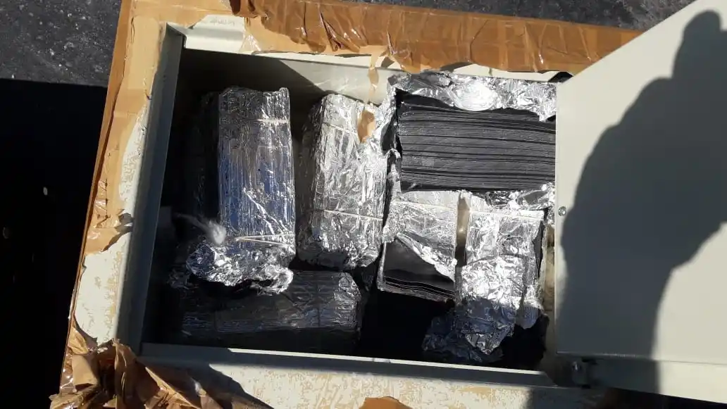 Detienen en ruta 9 a dos extranjeros con cocaína y elementos para falsificar billetes