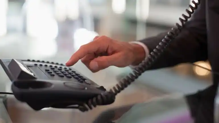 La ciudad se despide del teléfono fijo: avanza el reemplazo del cobre por fibra óptica.