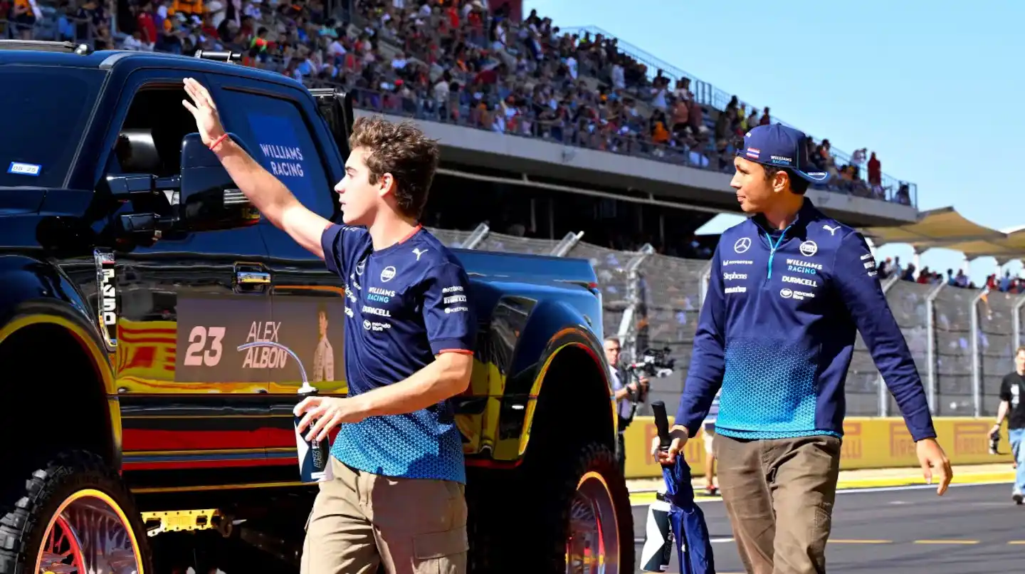 Colapinto escaló 5 posiciones y terminó 10°.