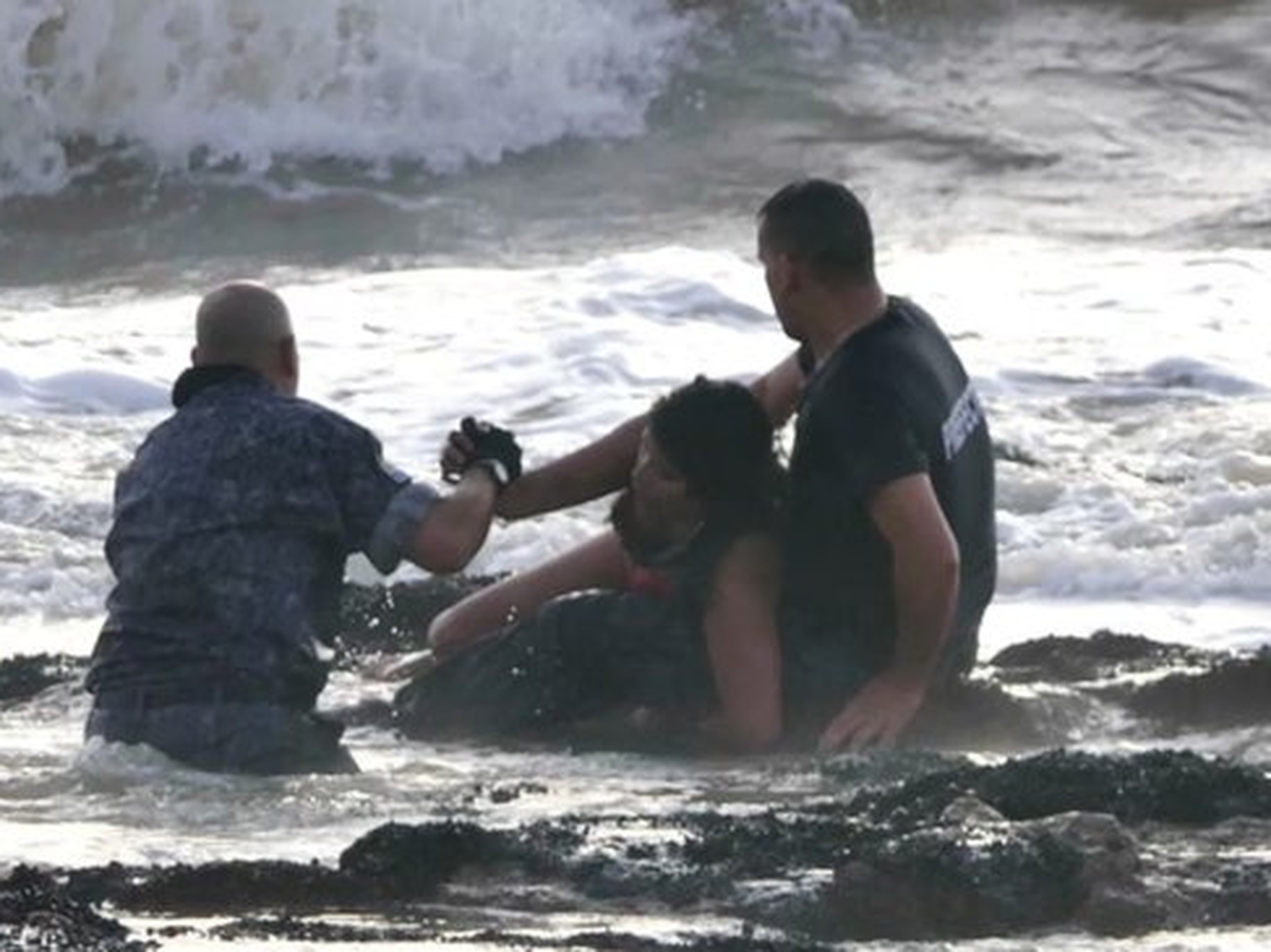 Búsqueda desesperada: un argentino desapareció tras meterse al agua a rescatar a una mujer en Punta del Este