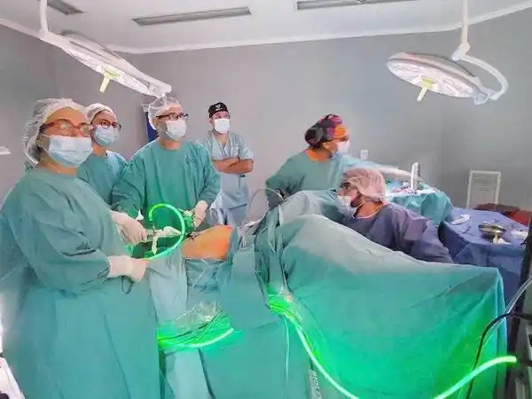 El HAC incorporó una nueva técnica en cirugía
ginecológica con verde de indocianina