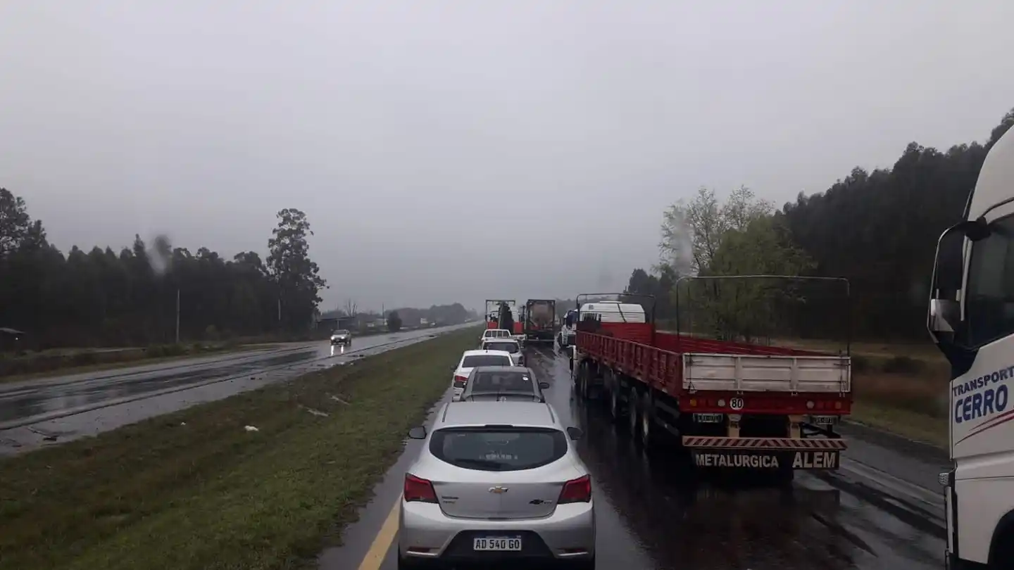La Federación Entrerriana de Transportistas de Cargas y autoconvocados continúan con el paro