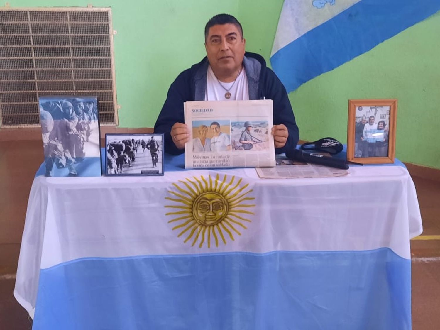 Verón se dedica a dar charlas sobre lo ocurrido en la Guerra de Malvinas en escuelas, cárceles y establecimientos