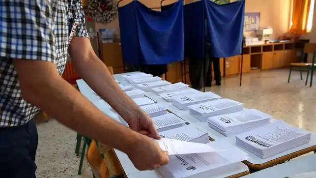 Los griegos eligen gobierno con la derecha como favorita