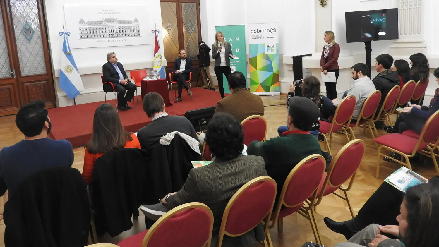 Conversatorio sobre gobierno abierto para reconstruir confianza ciudadana