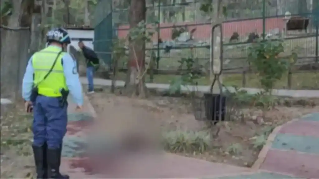 Tras 65 días luchando por su vida, falleció vigilante que intentó ACARICIAR A UN LEÓN EN ZOOLÓGICO DE MÉRIDA