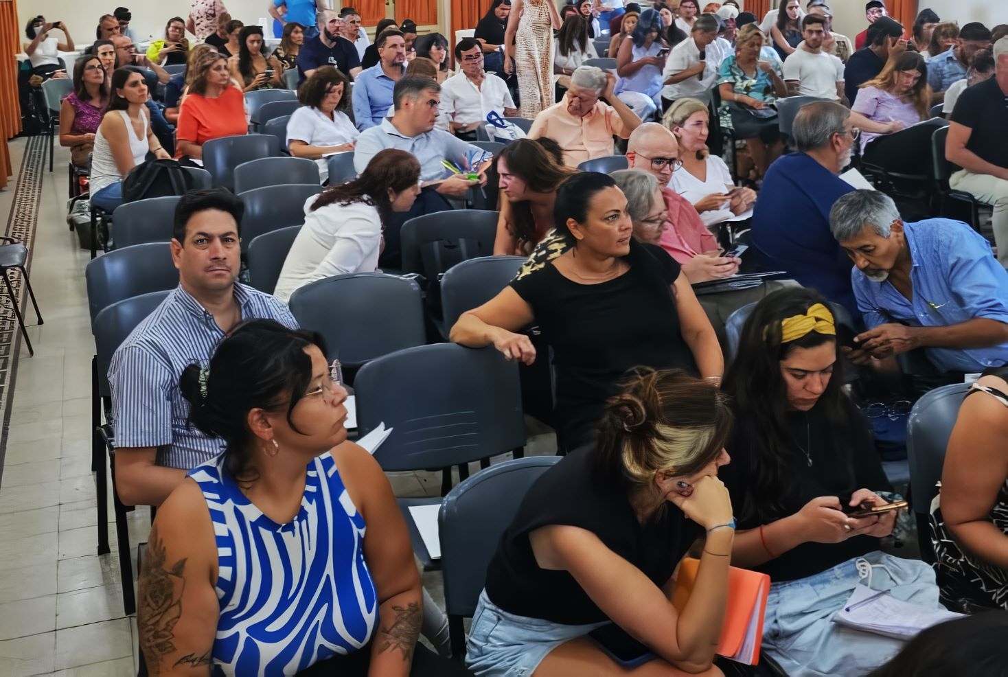 Vargas y Alberro, en el encuentro de autoridades sanitarias por el brote de dengue.