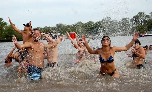 En la playa “sin alcohol” se podrá ingresar con bebidas