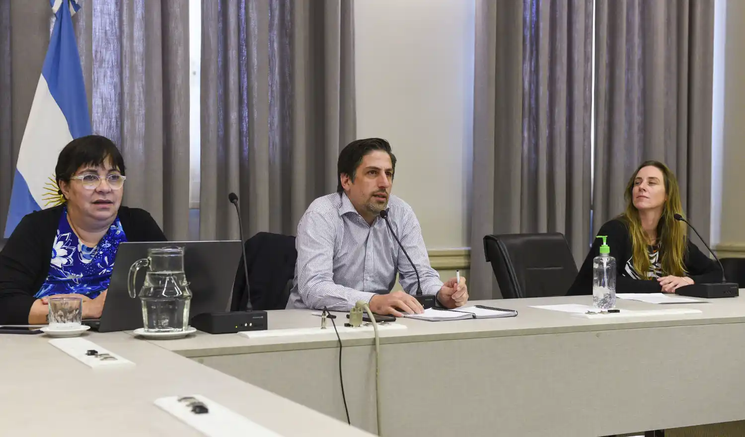 Ministros de Educación de todo el país analizaron la continuidad del calendario escolar