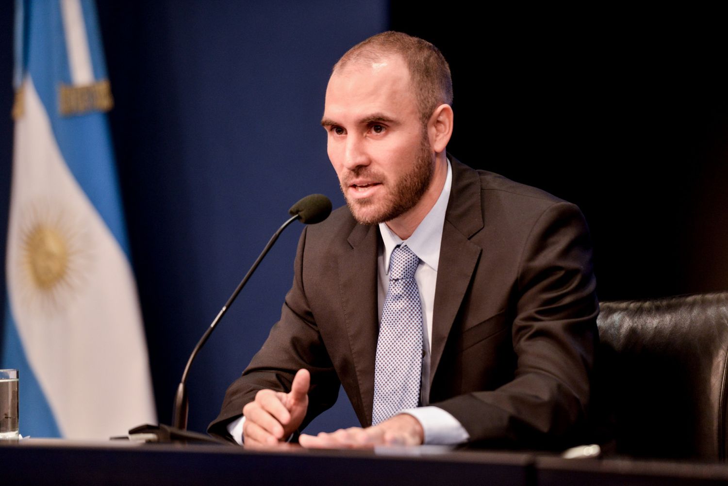 Guzmán se reúne con gobernadores para informar negociaciones con el FMI