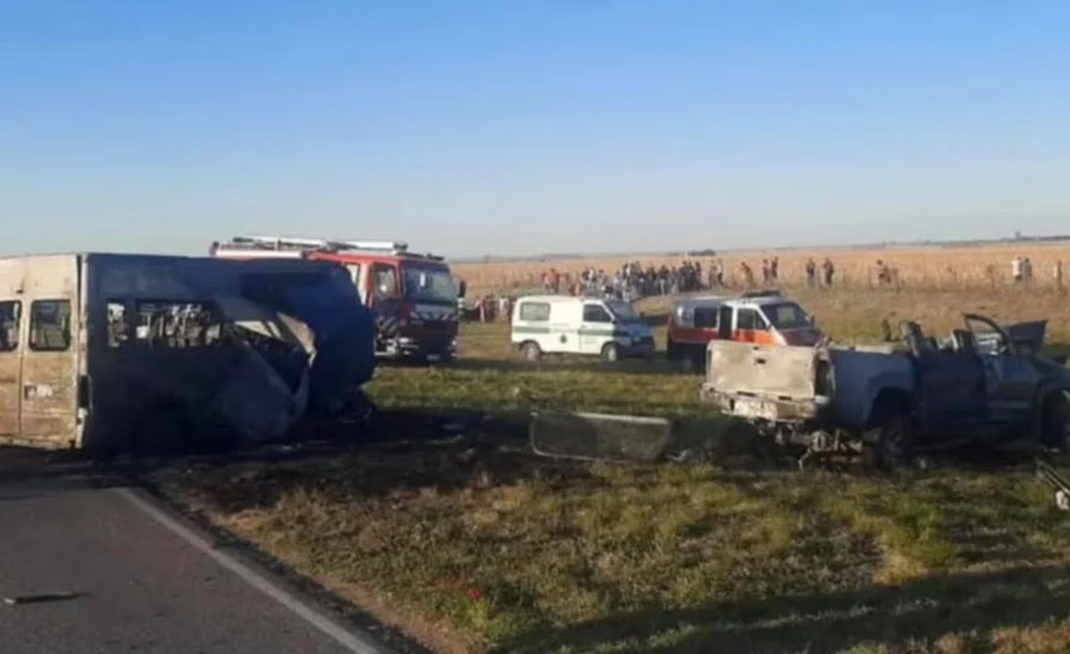 Una combi que llevaba jugadores de fútbol chocó de frente a una camioneta en Córdoba