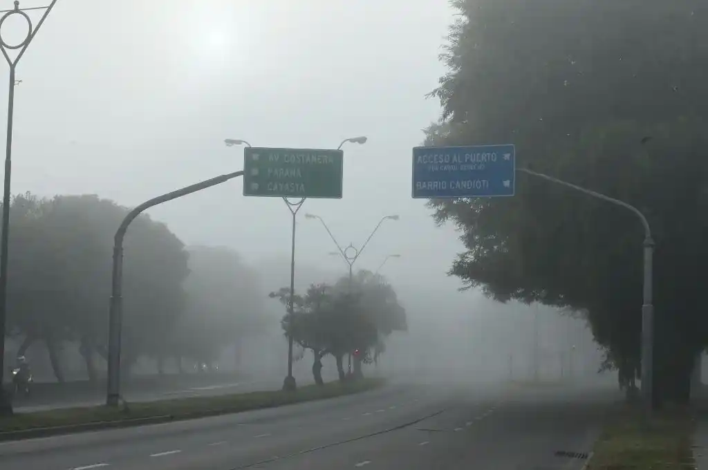 Niebla en la ciudad de Santa Fe
