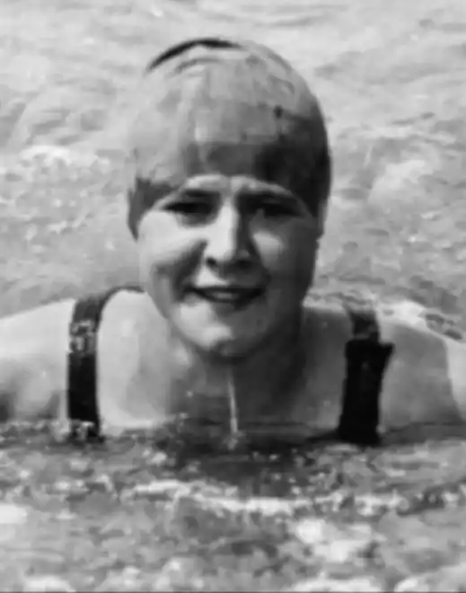 La primera mujer olímpica en romper todos los récords: la historia detrás de 'La joven y el mar'