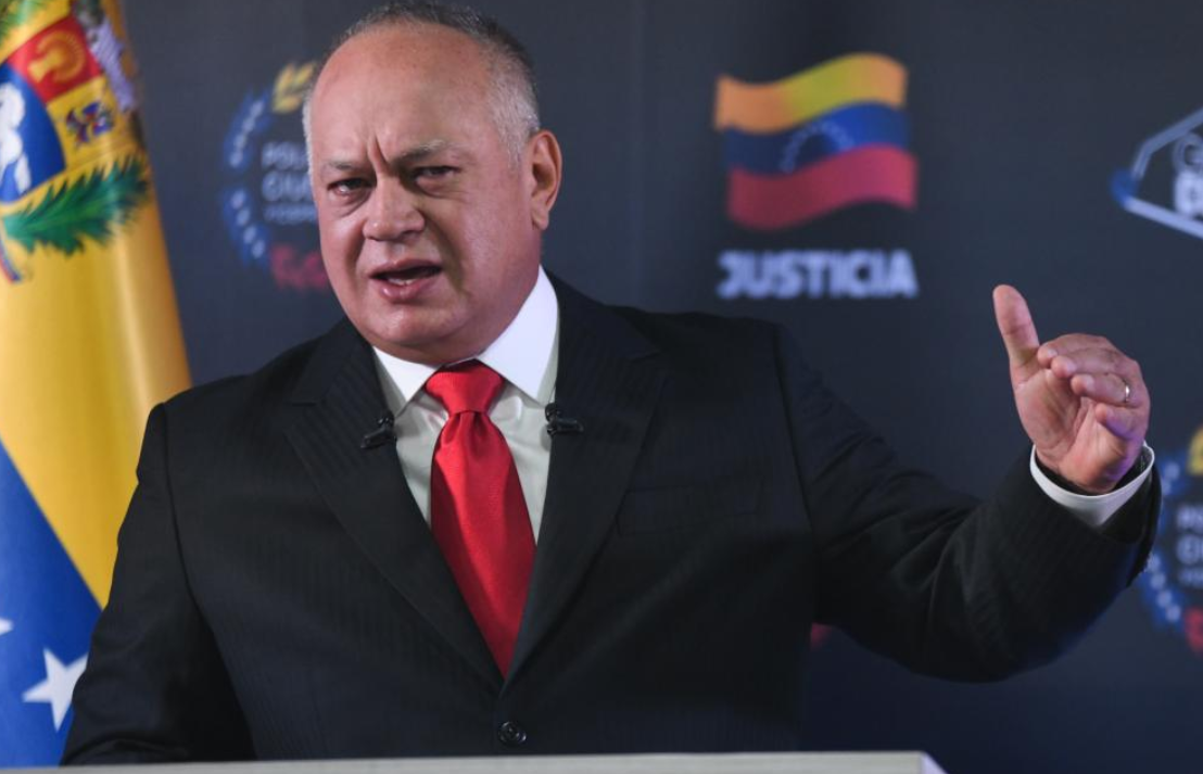 El ministro venezolano del Interior, Justicia y Paz, Diosdado Cabello, habla durante una conferencia de prensa, en Caracas, Venezuela, el 25 de agosto de 2025. (Xinhua/Marcos Salgado)