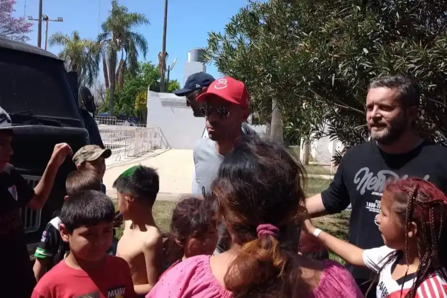 ¡Qué sorpresa! Sin previo aviso, Javier Mascherano visitó un club de la Liga Santafesina en el marco de un torneo