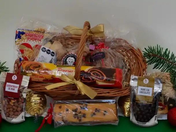 La Municipalidad de Rosario presentó su propia canasta navideña