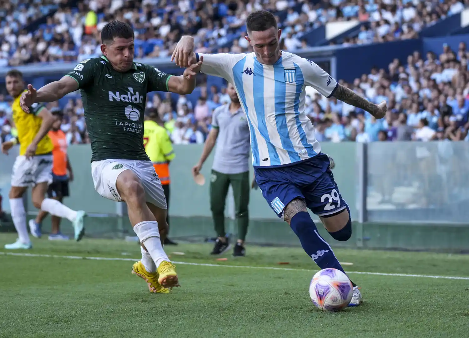 En Santa Fe, Racing busca dar un paso hacia la punta