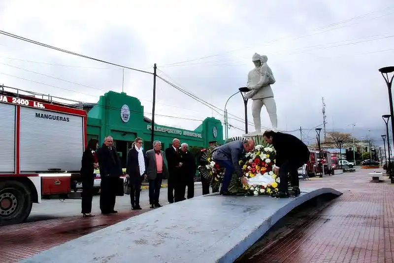 Ensenada homenajeó a los bomberos voluntarios en su día