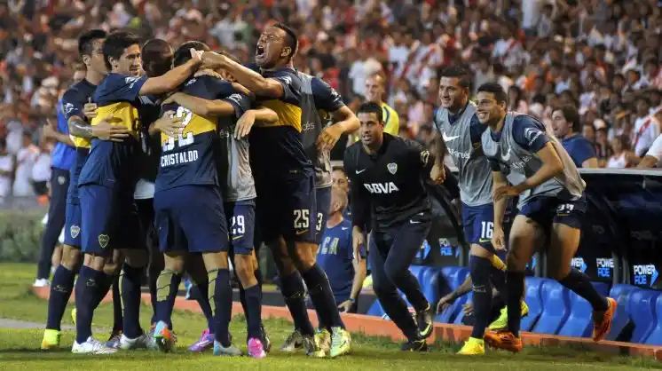 Boca se aprovechó de un River desconcertado y le dio una paliza