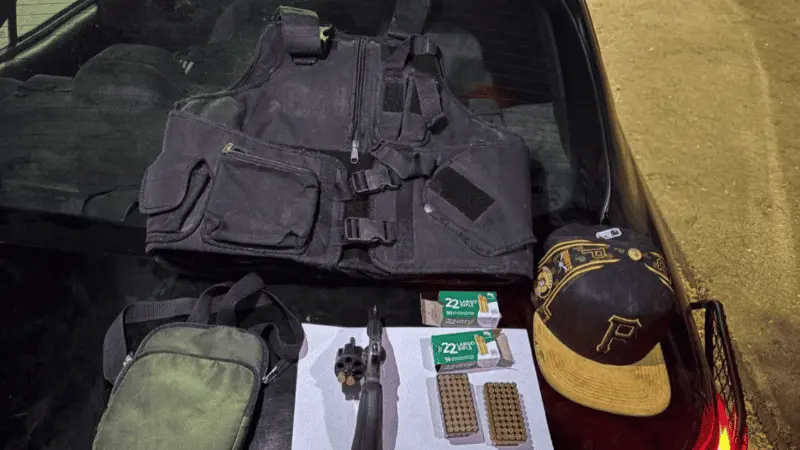 Tres detenidos con un arma tras una persecución en zona oeste