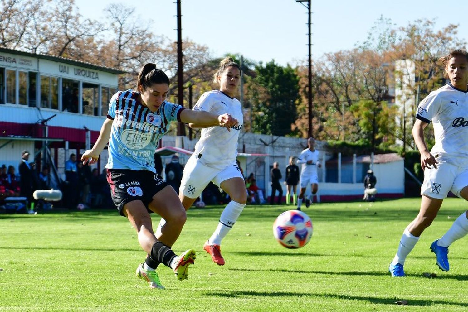 Dos goles de Núñez para que UAI Urquiza esté arriba