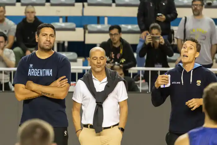 Sergio Hernández en el entrenamiento del Seleccionado Nacional