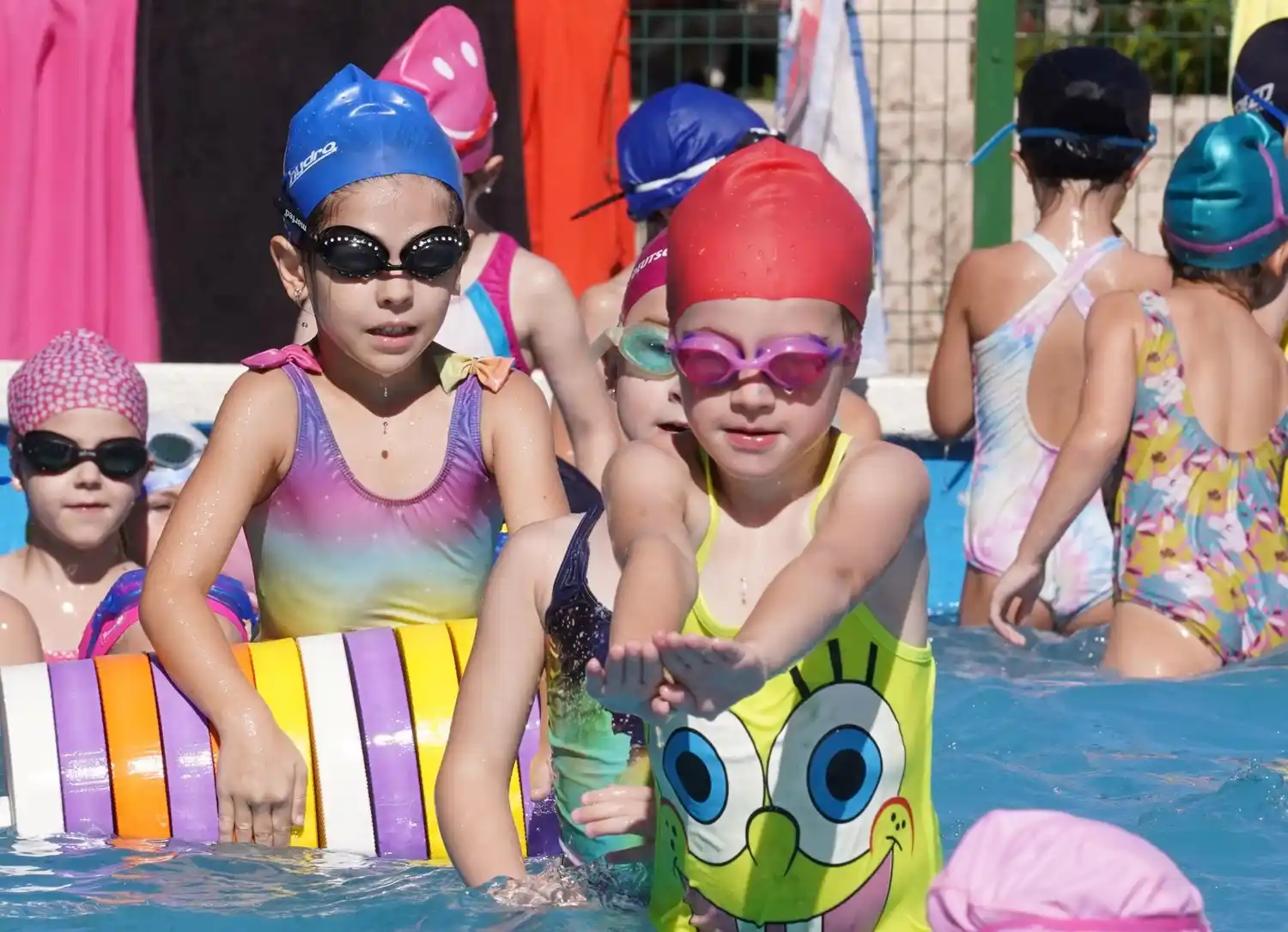 Los niños disfrutarán del agua y el verano en las escuelas de la ciudad